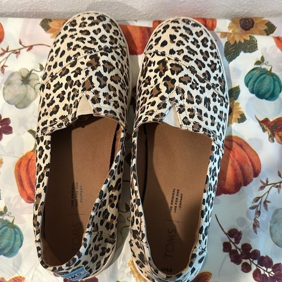 TOMS BIRCH LEOPARD AVALON SLIPON SHOES GUC SZ 8.5 EVERYDAY COMFORT - Picture 7 of 10